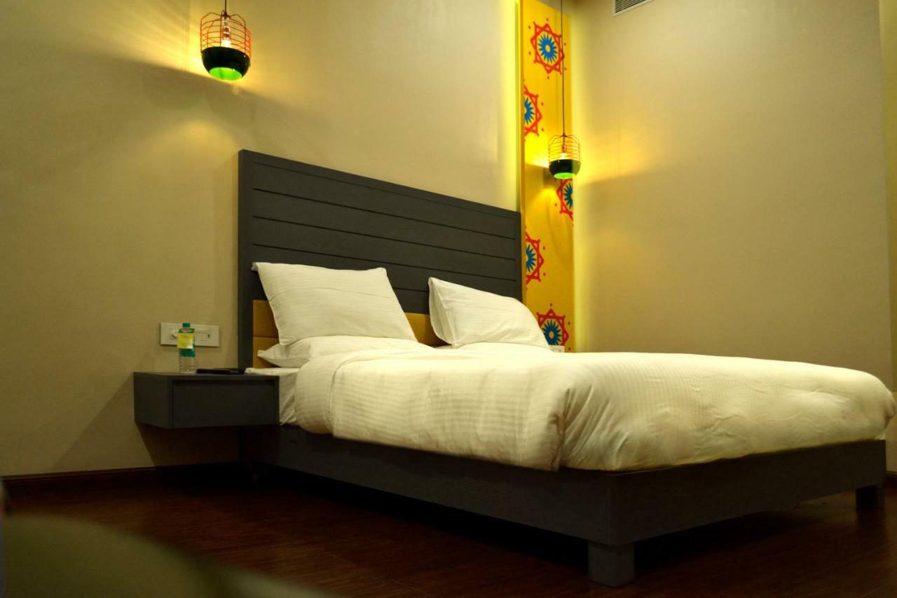 Hotel Asansol International Exteriör bild