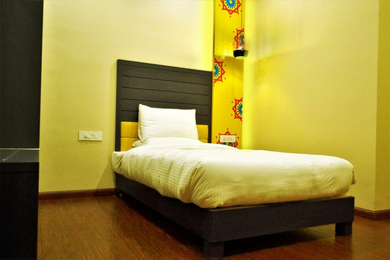 Hotel Asansol International Exteriör bild